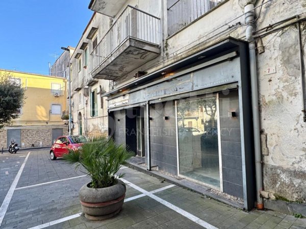 negozio in affitto a Napoli in zona Chiaiano