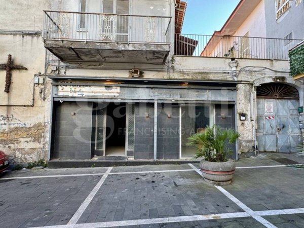 negozio in affitto a Napoli in zona Chiaiano