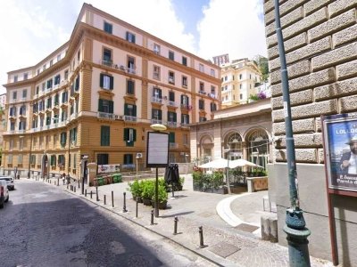 appartamento in affitto a Napoli in zona Chiaia