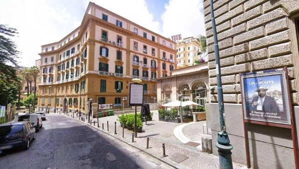 appartamento in affitto a Napoli in zona Chiaia