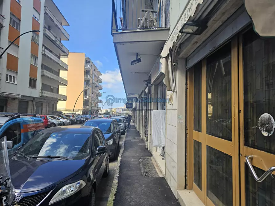 negozio in affitto a Napoli in zona Fuorigrotta