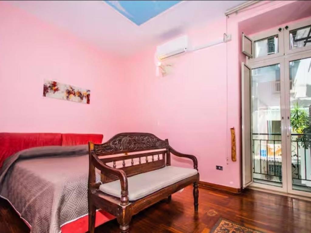 appartamento in affitto a Napoli in zona Chiaia