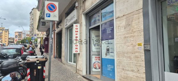 locale commerciale in affitto a Napoli in zona Arenella