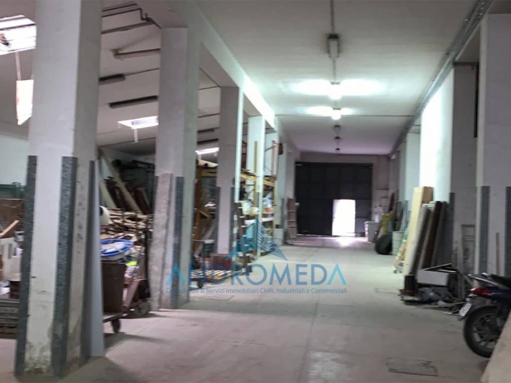 locale commerciale in affitto a Napoli in zona Scampia