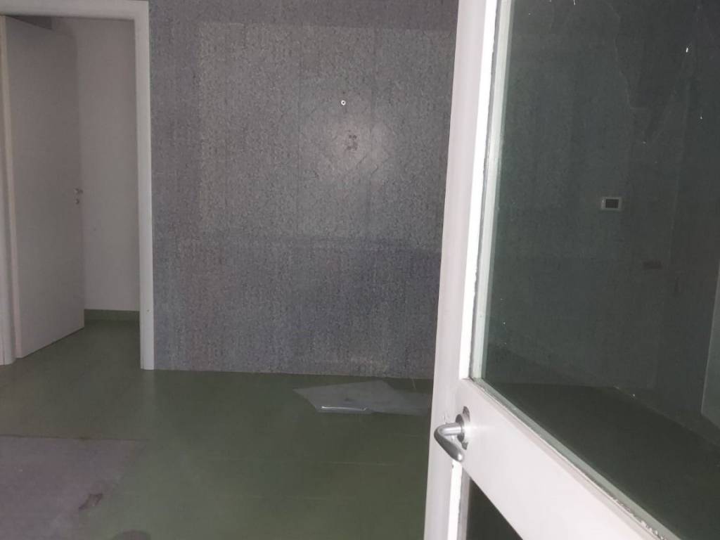 negozio in affitto a Napoli in zona Vomero