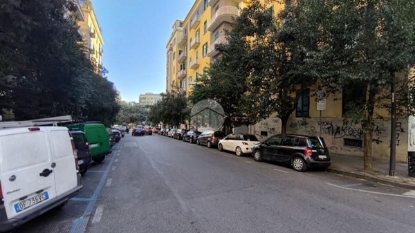 locale commerciale in affitto a Napoli in zona Arenella