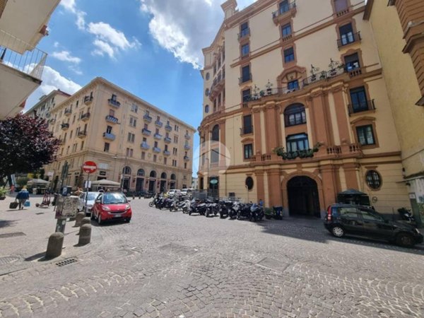 negozio in affitto a Napoli in zona Vomero