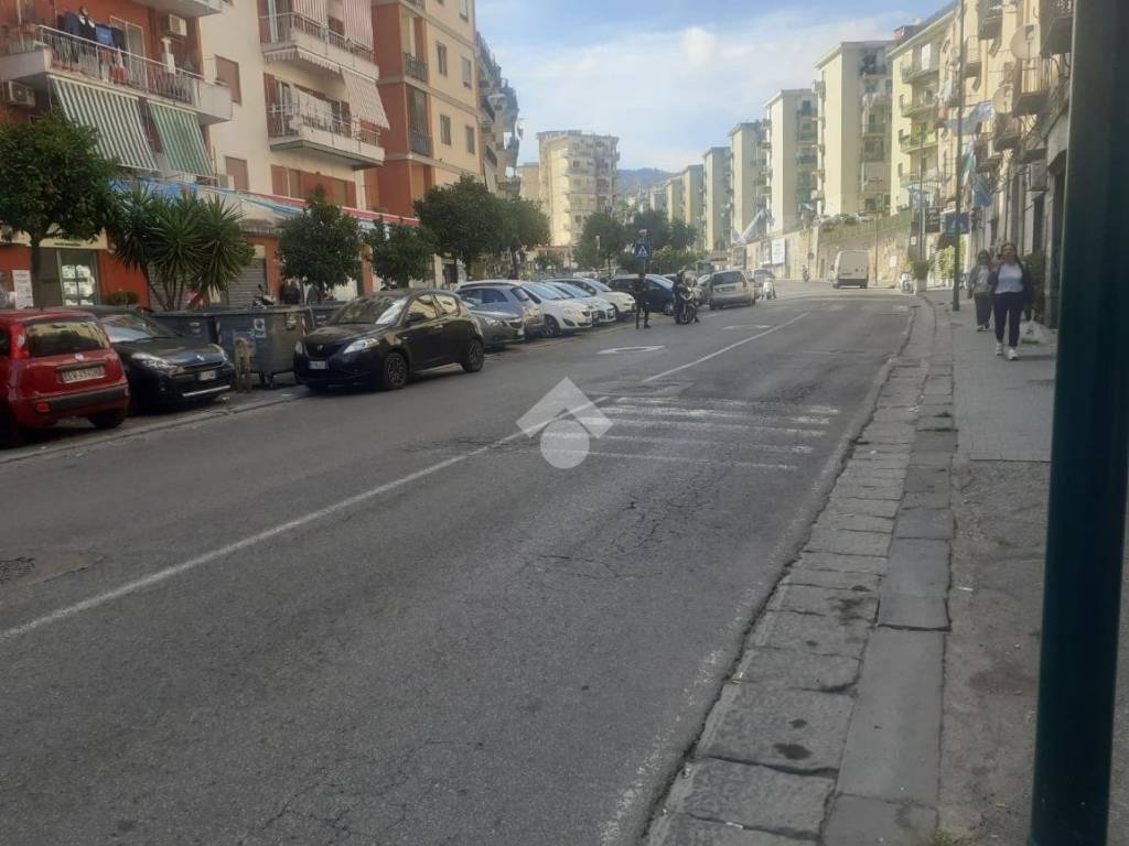 negozio in affitto a Napoli in zona Fuorigrotta