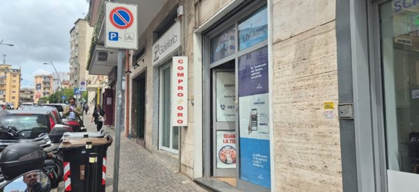 locale commerciale in affitto a Napoli in zona Arenella
