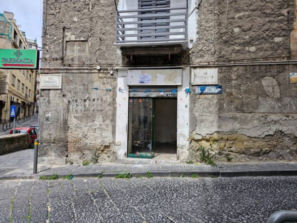 negozio in affitto a Napoli