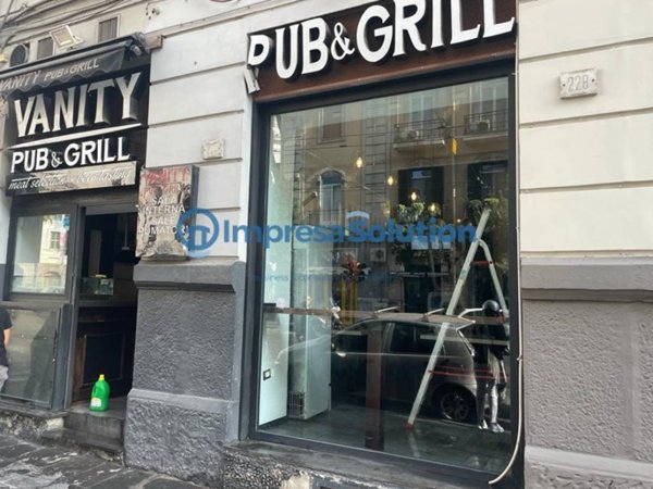 negozio in affitto a Napoli