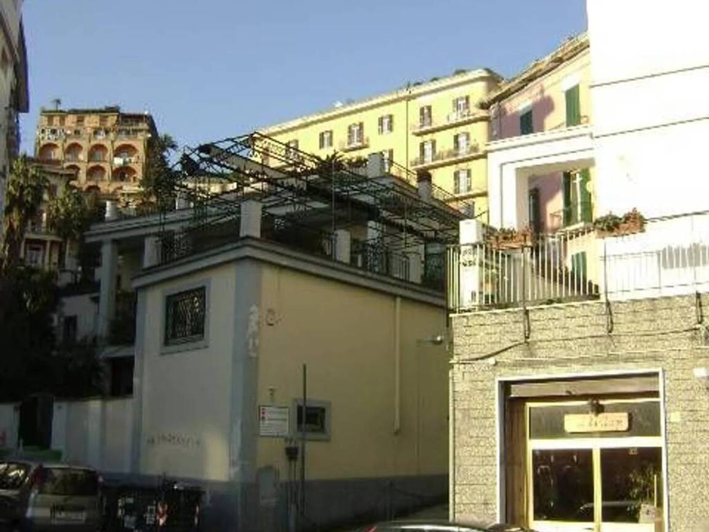 appartamento in affitto a Napoli in zona Chiaia