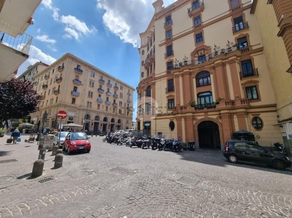 negozio in affitto a Napoli in zona Vomero