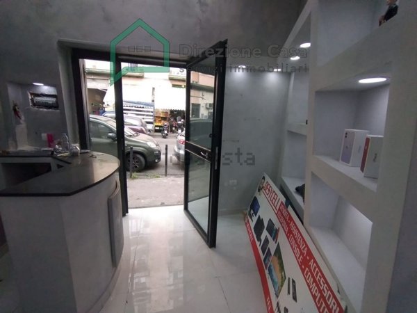 locale commerciale in affitto a Napoli in zona San Carlo all'Arena