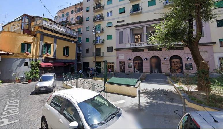 negozio in affitto a Napoli in zona San Ferdinando