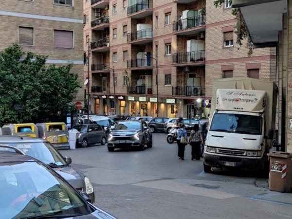 negozio in affitto a Napoli in zona Camaldoli