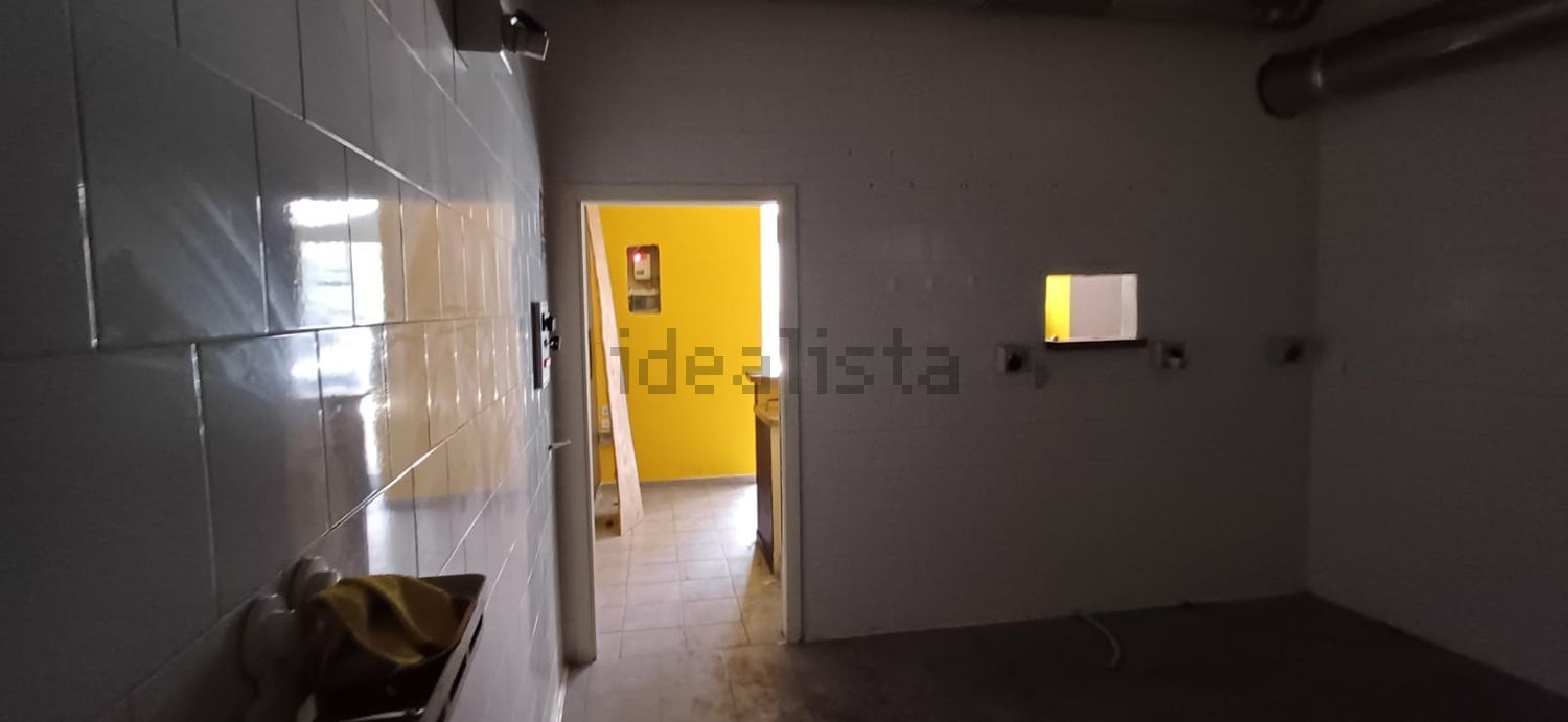 locale commerciale in affitto a Napoli