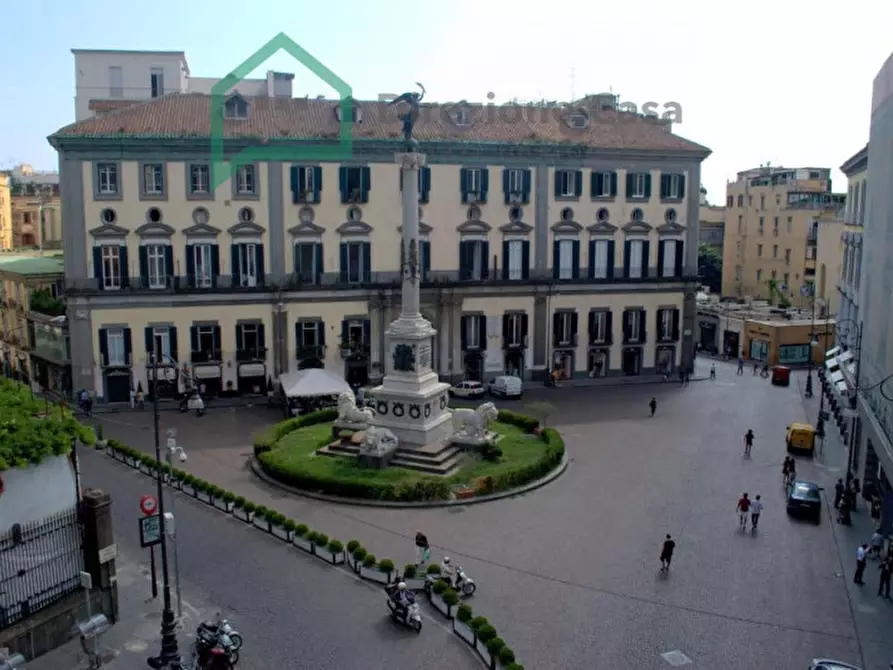 negozio in affitto a Napoli in zona Chiaia