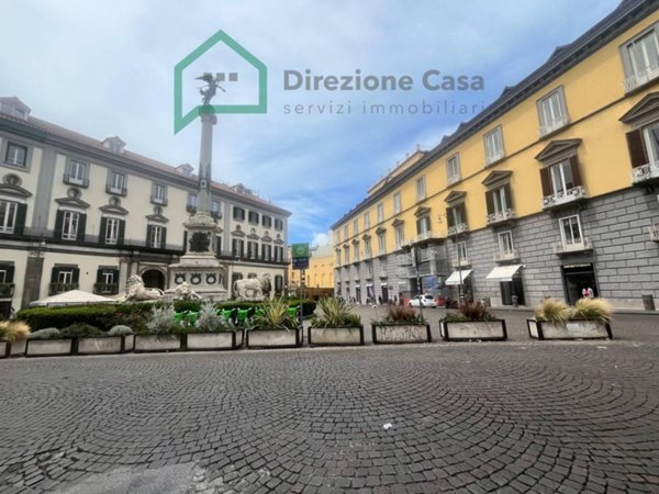 negozio in affitto a Napoli in zona Chiaia