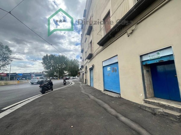 negozio in affitto a Napoli in zona Zona Industriale-Ferrovia