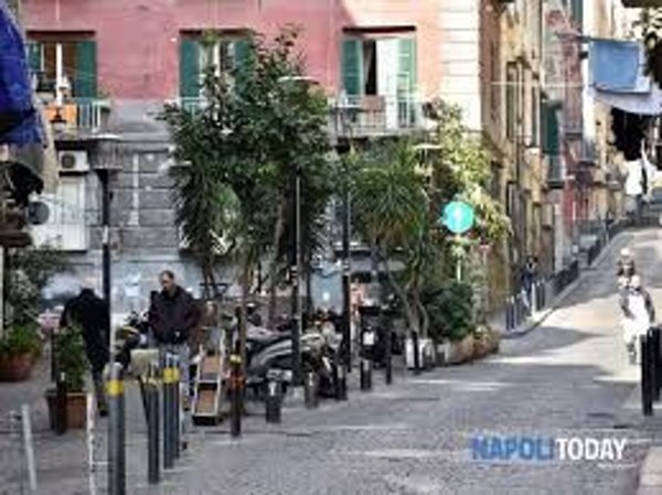 appartamento in affitto a Napoli in zona Chiaia