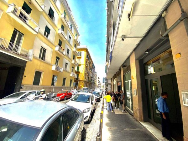 negozio in affitto a Napoli in zona Vomero