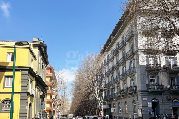 negozio in affitto a Napoli in zona Vomero