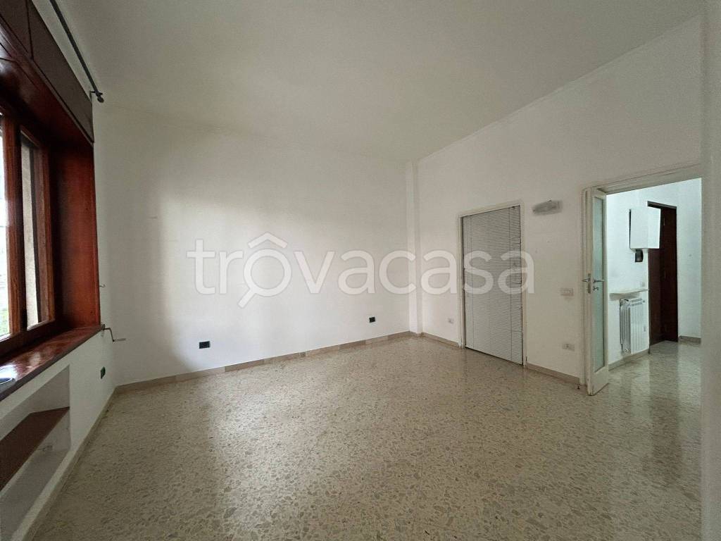 appartamento in affitto a Napoli in zona Chiaia