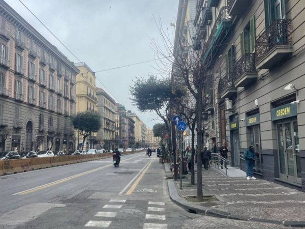 negozio in affitto a Napoli