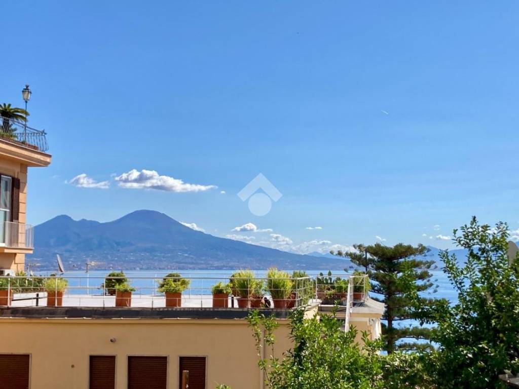 quadrivano in affitto a Napoli in zona Posillipo