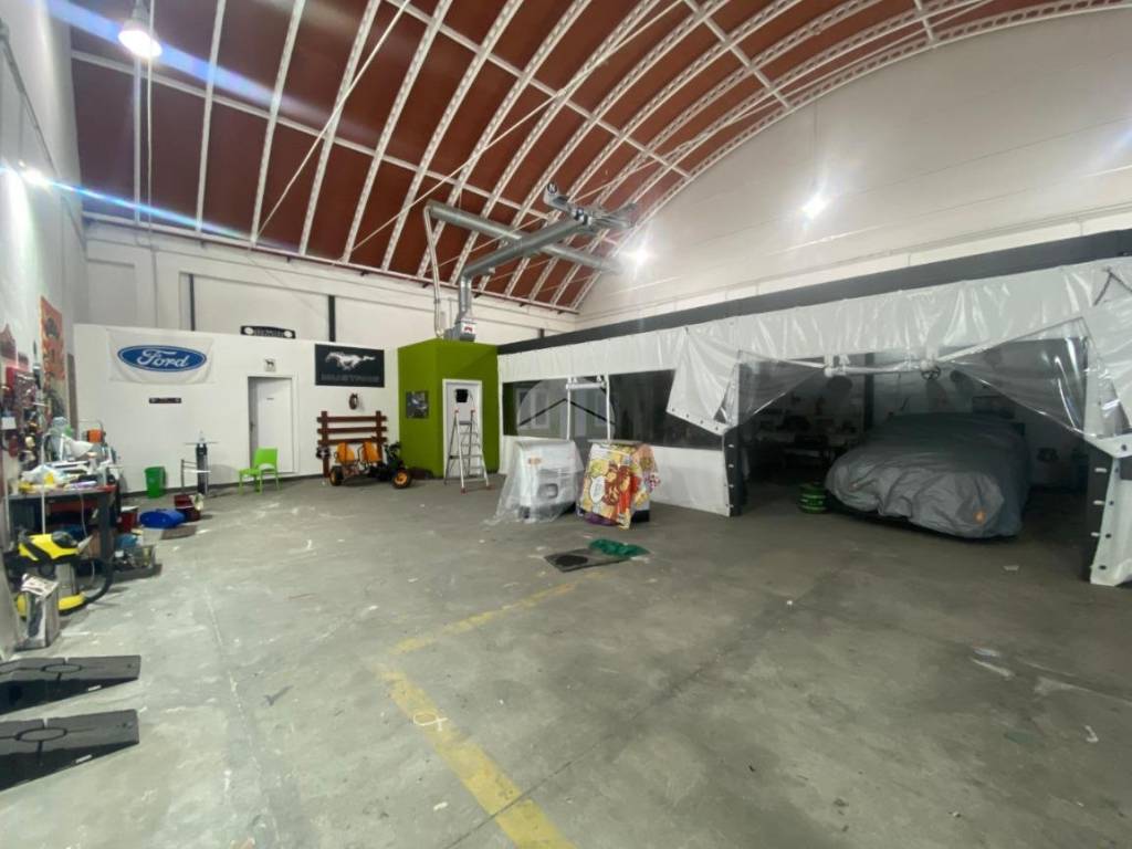 locale commerciale in affitto a Napoli in zona Bagnoli
