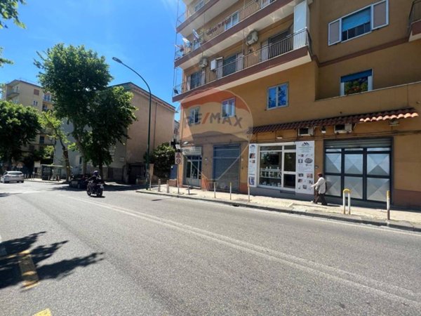 negozio in affitto a Napoli in zona Camaldoli