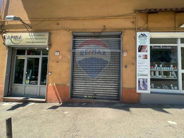 negozio in affitto a Napoli