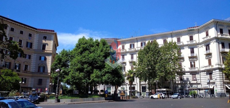 negozio in affitto a Napoli in zona Vomero