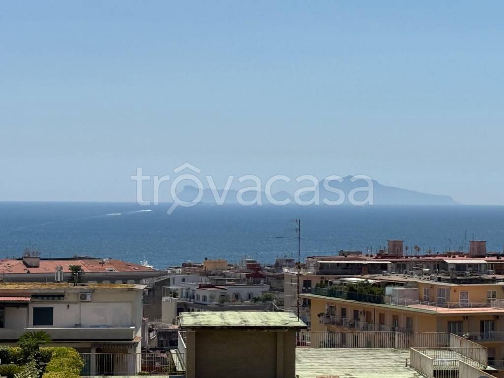 appartamento in affitto a Napoli in zona Chiaia