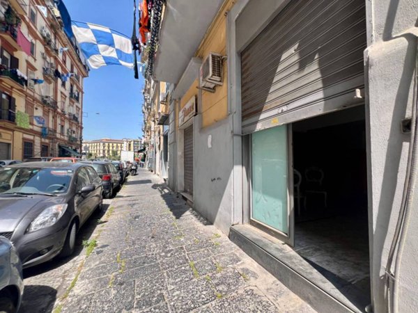 negozio in affitto a Napoli
