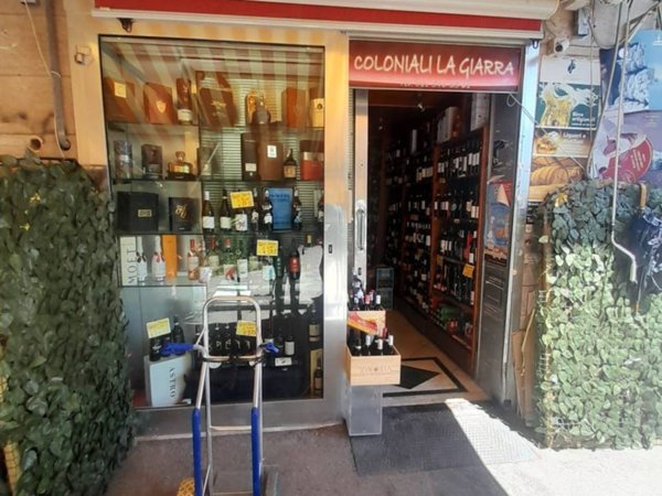 negozio in affitto a Napoli in zona Camaldoli