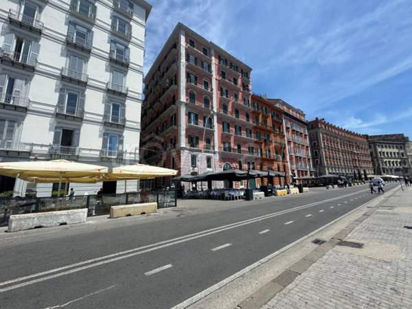 appartamento in affitto a Napoli in zona Chiaia