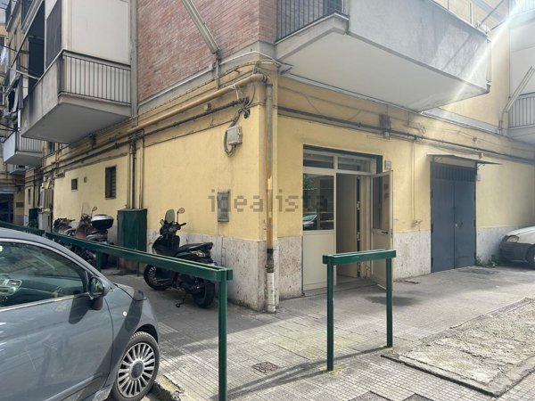 locale commerciale in affitto a Napoli in zona Barra