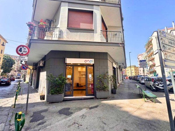 locale commerciale in affitto a Napoli in zona Vomero