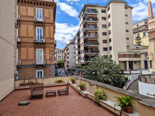 appartamento in affitto a Napoli in zona Chiaia