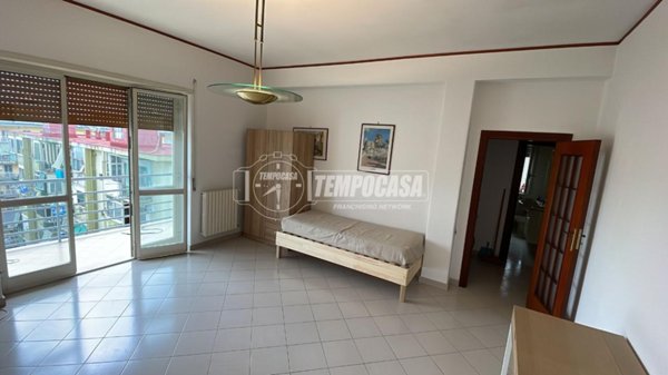 negozio in affitto a Napoli in zona Fuorigrotta
