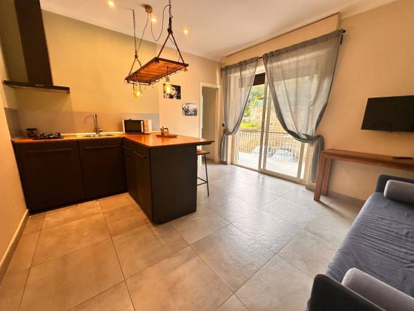 appartamento in affitto a Napoli in zona Chiaia