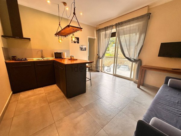 appartamento in affitto a Napoli in zona Chiaia