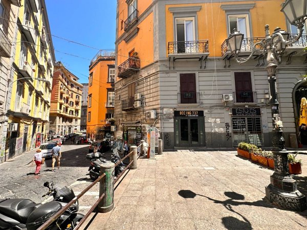 negozio in affitto a Napoli