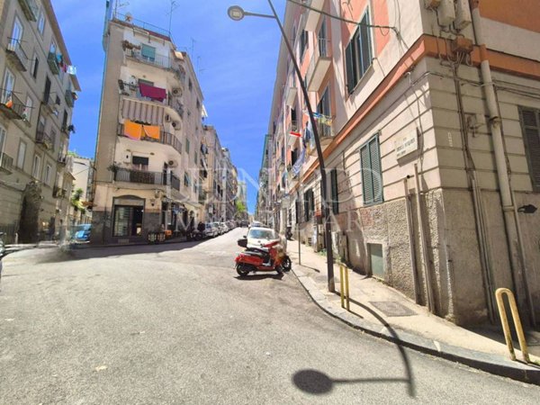 negozio in affitto a Napoli in zona Vomero