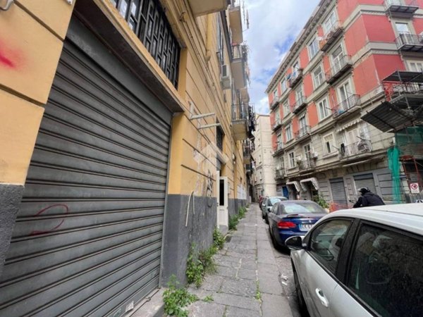 negozio in affitto a Napoli in zona Pendino / San Giuseppe