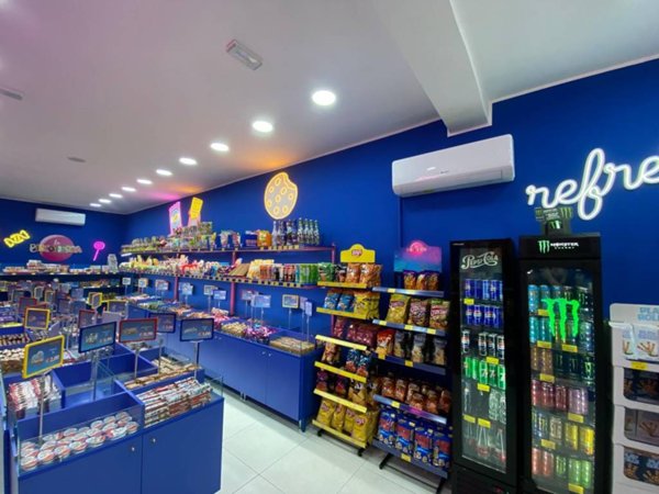 negozio in affitto a Napoli in zona Vomero