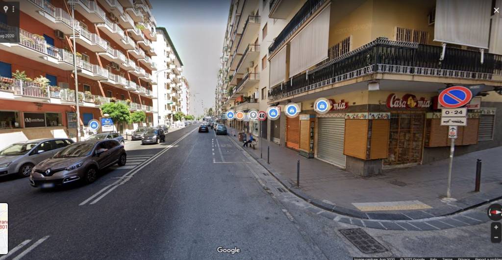 negozio in affitto a Napoli in zona Vomero