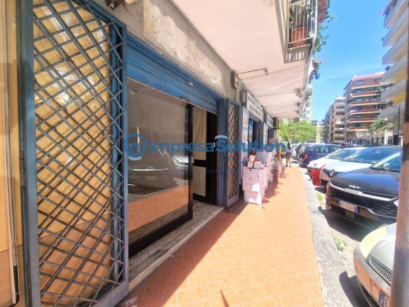 locale commerciale in affitto a Napoli